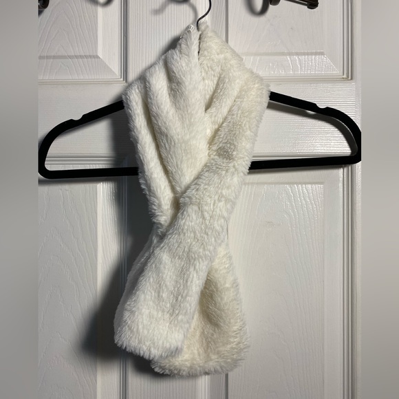 Accessories - White Faux Fur Scarf